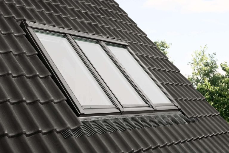 Pose Velux et fenêtre de toit - Altium Bois